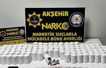 Konya polisi geçit vermedi: Valizden binlerce hap çıktı