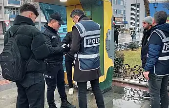 Konya polisi sahada: Okul önlerinde denetim, sınıflarda milli bilinç