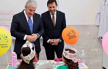  Konya protokolü sınıflara girdi: Vali Akın'dan öğrencilere ilk gün tavsiyesi