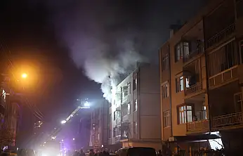 Konya Selçuklu'da 3 katlı binada yangın paniği