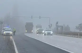 Konya'yı saran sis kazaları beraberinde getirdi