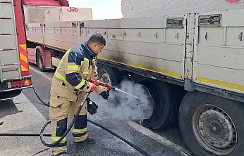 Konya yolunda faciadan dönüldü! Mermer yüklü TIR alev aldı