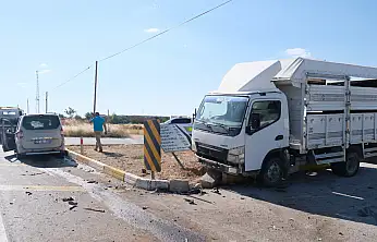 Konya yolunda hafif ticari araçla kamyonet çarpıştı