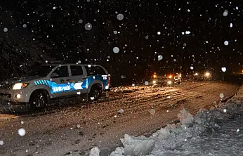 Konya yolunda kar yağışı: Ekipler seferber oldu