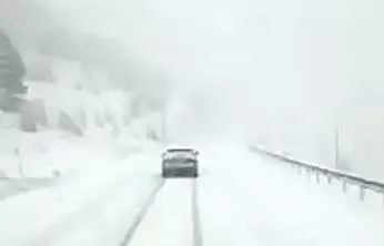 Konya yolunda karla mücadele! Ekipler gece gündüz sahada