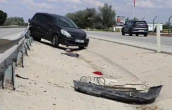 Konya yolunda otomobil bariyerlere çarptı