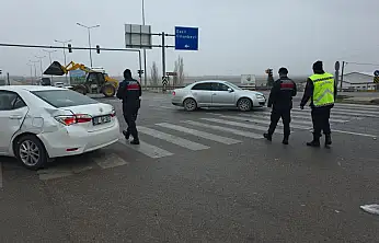 Konya yolunda TIR ile otomobil çarpıştı: 4'ü hakem 5 yaralı