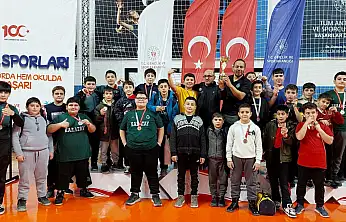 Konyalı minik pehlivanlar fırtına gibi esti