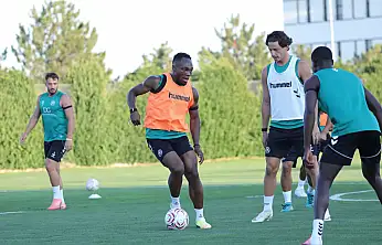 Konyaspor Erzurumspor maçı için taktik çalışıyor