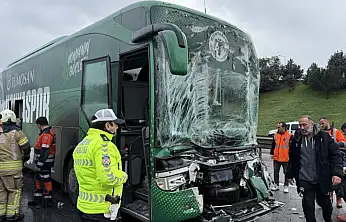 Konyaspor takım otobüsü kaza yaptı! 2 futbolcu yaralı