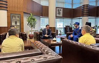 Milli duruşlarıyla gündem olan Konyalı miniklere Başkandan anlamlı jest