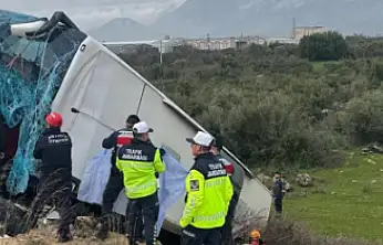 Otobüs kazasında ölen anne ile 16 yaşındaki kızının cenazeleri Konya'ya getirildi!