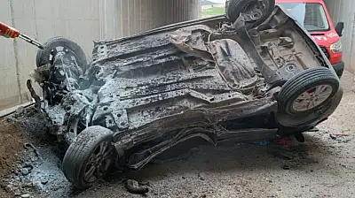 Araç köprüden uçtu: 2 ölü, 3 yaralı