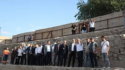 Başkan Altay ve AK Parti Heyeti Larende kazı çalışmalarını inceledi