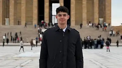 Berkay Gezgin kimdir? Berkay Gezgin ne okudu? Berkay Gezgin Cem Küçük olayı nedir?Berkay Gezgin 'Her Şey Çok Güzel Olacak' sloganıyla nasıl tanındı?