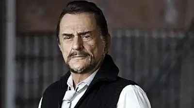 Bilge Nazikoğlu kimdir? Alpay'ın eşi kimdir? Öldü mü? Bilge Nazikoğlu kaç yaşında? Ne iş yapar? Çocukları kimler?