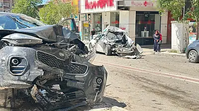 Freni boşalan hafriyat kamyonu ortalığı savaş alanına çevirdi: 5 yaralı