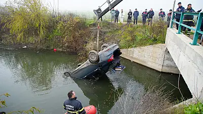 Genç sürücü kanalda can verdi, arkadaşları olay yerini terketti