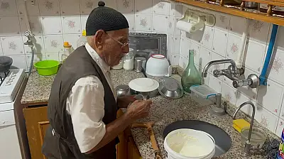 Hastane yüzü görmedi, 100 yaşına geldi! 'Onsuz asla yemek yemem' dediği mucize sır şaşırttı