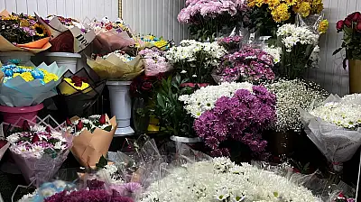 Konya aşka büründü: Güller ve buketler sokakları renklendirdi