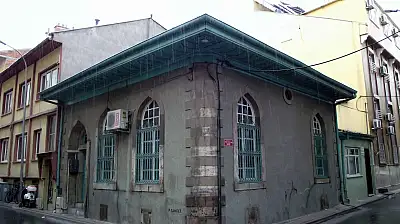 Konya'da 100 yıla yakın geçmişi olan cami zamana meydan okuyor