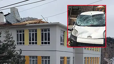 Konya'da fırtına alarmı! Okulun çatışı uçtu