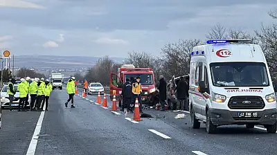 Konya'da hafif ticari araç ile TIR çarpıştı: Fatma Sarıkaya hayatını kaybetti