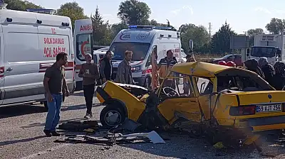 Konya'da korkunç kaza: Otomobil ile hafif ticari araç çarpıştı: 3 ölü, 1 yaralı
