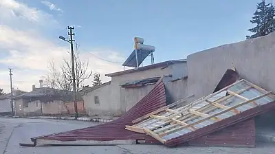 Konya'da şiddetli fırtına yıktı, geçti!