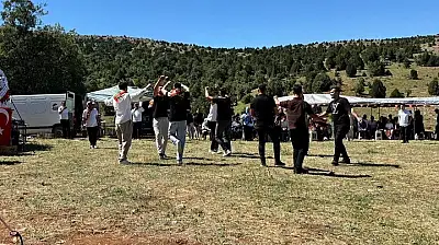 Konya'da yılların geleneği onlarca kişiyi aynı sofrada buluşturdu