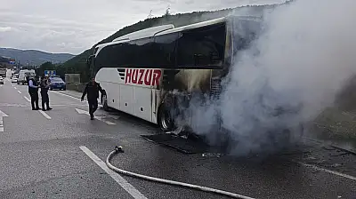 Seyir halindeyken alev alan yolcu otobüsü küle döndü
