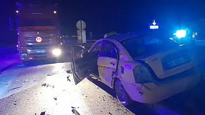 Konya'da korkutan kaza: TIR ile ticari taksi çarpıştı