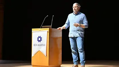 Mete Atatüre kimdir? Mete Atatüre eşi, sevgilisi kimdir? Duygu Sarışın Mete atatüre nasıl tanıştı?