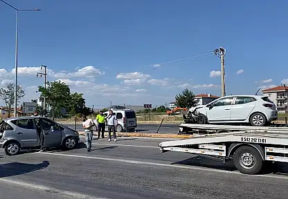 Ambulansa yol vermek istedi, felakete yol açtı: Konya yolunda can pazarı!