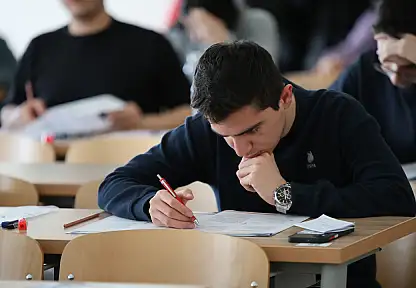 Konya'da 5 bin öğrenci aynı anda sınavda