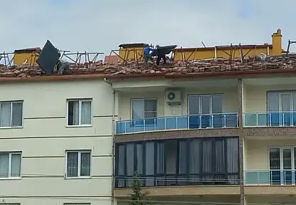 Konya'da çatı çalışması yürekleri ağza getirdi! 4 kat yüksekte böyle çalıştılar