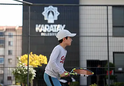 Konya'da Cumhuriyet coşkusu kortlara taşındı