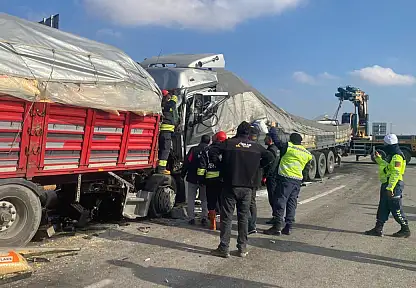 Konya'da feci kaza! 4 TIR zincirleme kazaya karıştı: 1 ölü, 2 yaralı