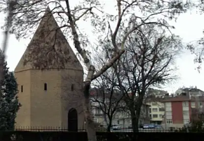 Konya'da hastane bahçesindeki tarihi türbe dikkat çekiyor: Ulaş Baba'nın kim olduğu hala bilinmiyor