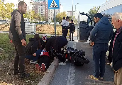 Konya'da kaza!  Minibüs ile motosiklet çarpıştı