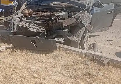 Konya'da kontrolden çıkan otomobil refüje çarptı: 4 yaralı