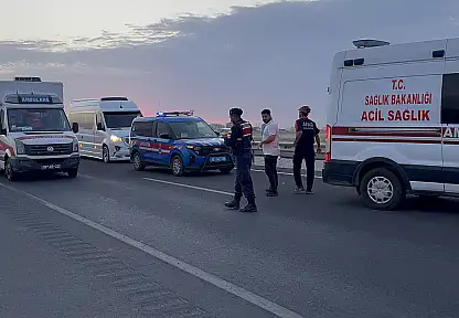 Konya'da kum fırtınası kazaya yol açtı: 7 araç birbirine girdi, 16 kişi yaralandı