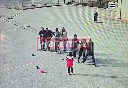 Konya'da okul müdürüne saldırı! O anlar kamerada
