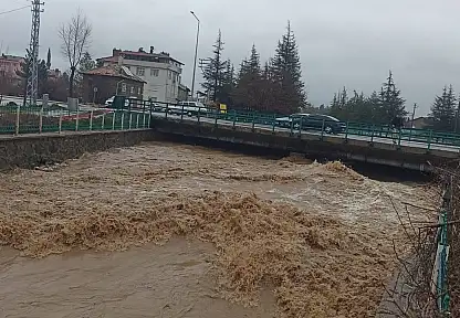 Konya'da sel alarmı: Dere yatakları ve tarım arazileri sular altında kaldı