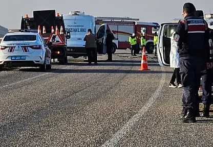 Konya yolunda katliam gibi kaza! 3 ölü, 4 yaralı