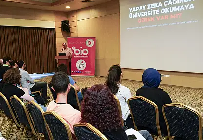 KTÜN'den aday öğrencilere rehber: Yapay zekâ çağında geleceğin meslekleri anlatıldı