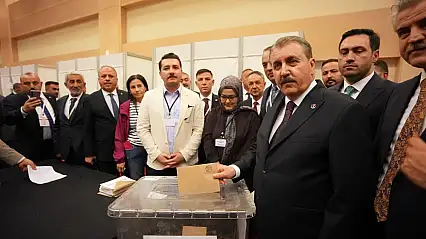 Mustafa Destici yeniden BBP Genel Başkanlığına seçildi