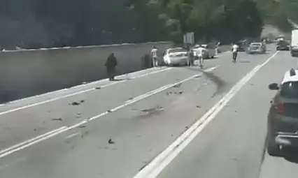 4 araç birbirine girdi, ortalık savaş alanına döndü