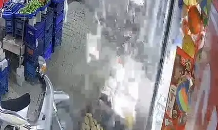 Bomba gibi patladı