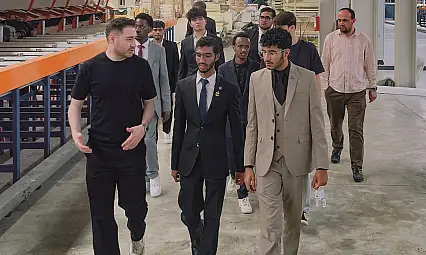 Genç girişimci liderler, fabrikayı gezdi